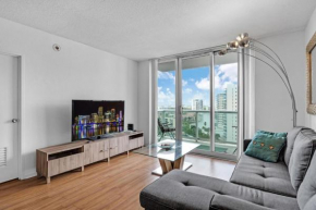 Beach Getaway: Modern 2BR Condo Pool Gym Access